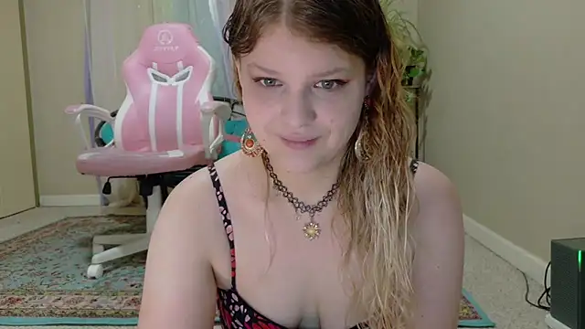 Snapshot of Emihaze chatting on 04/24/26, 04:42 Emihaze online show from 04/24/26, 04:42