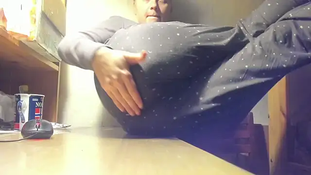 Snapshot of FrumCake chatting on 12/02/24, 01:47 FrumCake online show from 12/02/24, 01:47