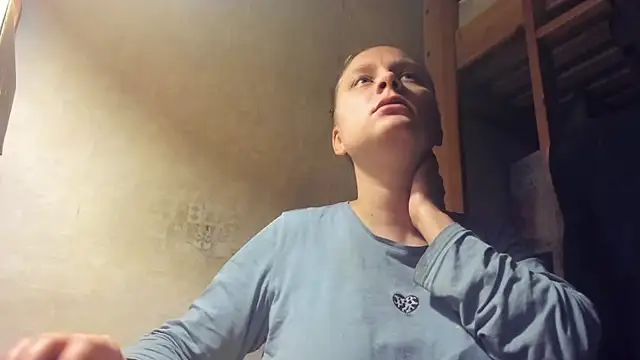 Snapshot of FrumCake chatting on 12/17/24, 01:39 FrumCake online show from 12/17/24, 01:39