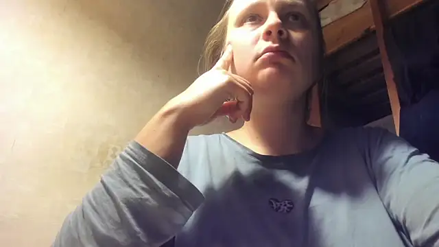 Snapshot of FrumCake chatting on 01/12/25, 04:21 FrumCake online show from 01/12/25, 04:21