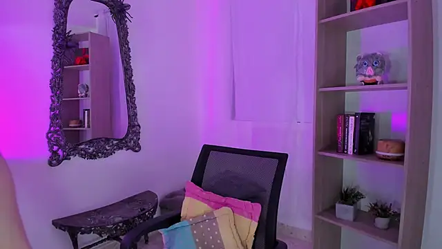 KimberlyJohnsoon online show from 11/17/25, 03:29