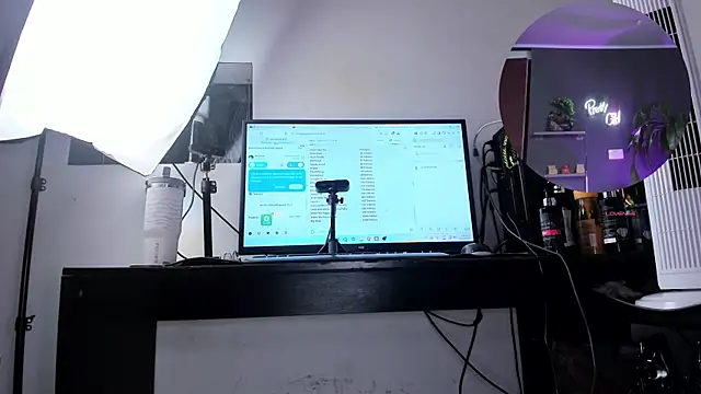 Katiehill 1 online show from 11/12/25, 07:24