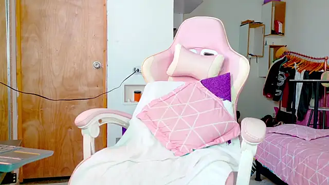 the queen aleja online show from 03/29/26, 02:06