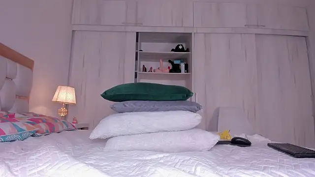 mia hank online show from 01/24/25, 05:42