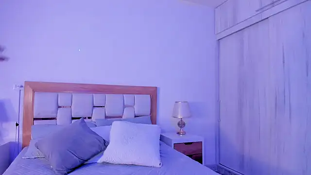 mia hank online show from 04/20/26, 11:35