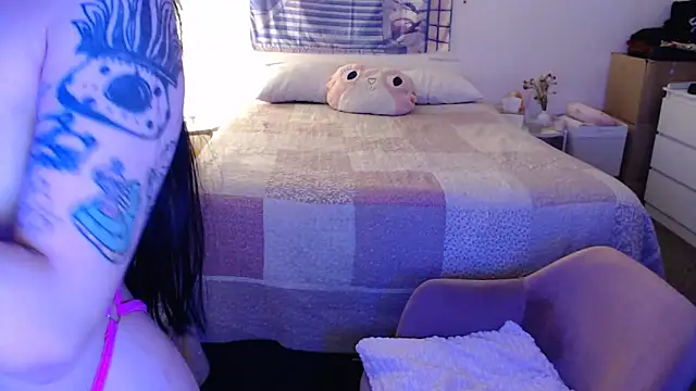 latinpetit online show from 11/19/25, 02:11