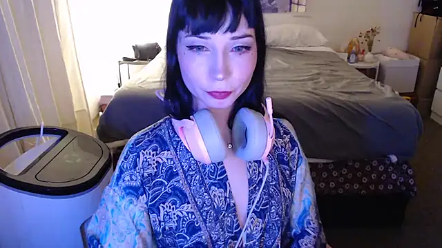 latinpetit online show from 11/21/25, 03:16