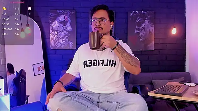 DaviidEvans  online show from 02/05/26, 01:49