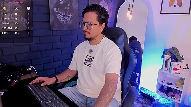 Snapshot of DaviidEvans_ chatting on 03/05/26, 12:12 DaviidEvans online show from 03/05/26, 12:12