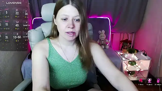 Snapshot of alekasamui chatting on 01/11/25, 12:44 alekasamui online show from 01/11/25, 12:44