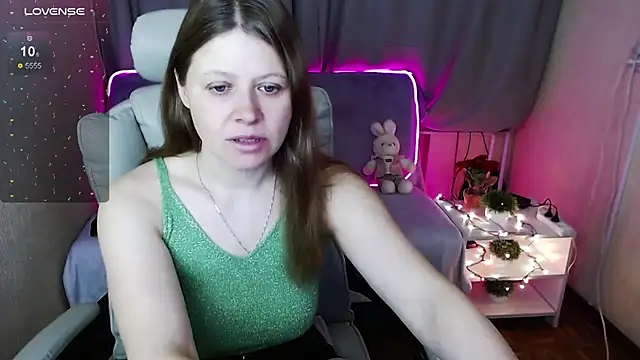 Snapshot of alekasamui chatting on 01/17/25, 12:31 alekasamui online show from 01/17/25, 12:31