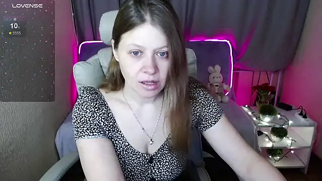 Snapshot of alekasamui chatting on 02/12/25, 12:27 alekasamui online show from 02/12/25, 12:27