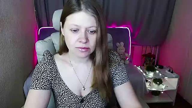 Snapshot of alekasamui chatting on 02/18/25, 12:04 alekasamui online show from 02/18/25, 12:04