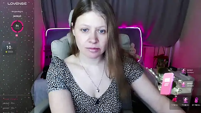 Snapshot of alekasamui chatting on 02/18/25, 03:21 alekasamui online show from 02/18/25, 03:21