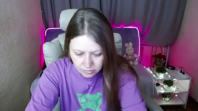 Snapshot of alekasamui chatting on 02/21/25, 01:33 alekasamui online show from 02/21/25, 01:33