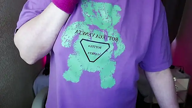 Snapshot of alekasamui chatting on 02/21/25, 05:02 alekasamui online show from 02/21/25, 05:02