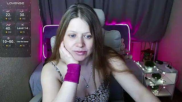 Snapshot of alekasamui chatting on 02/26/25, 03:42 alekasamui online show from 02/26/25, 03:42