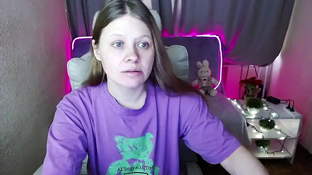 Snapshot of alekasamui chatting on 03/05/25, 04:45 alekasamui online show from 03/05/25, 04:45