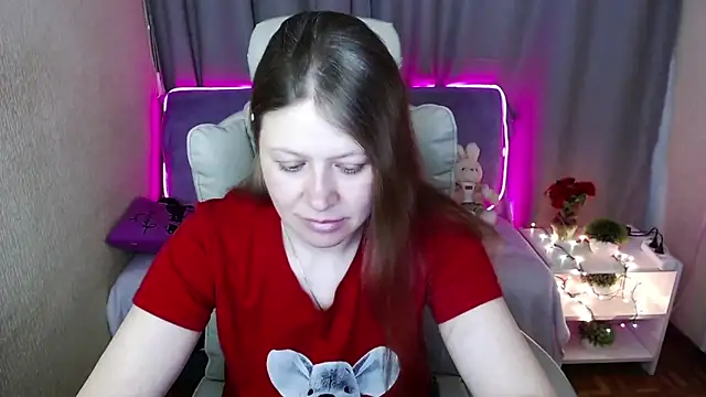 Snapshot of alekasamui chatting on 03/13/25, 01:43 alekasamui online show from 03/13/25, 01:43