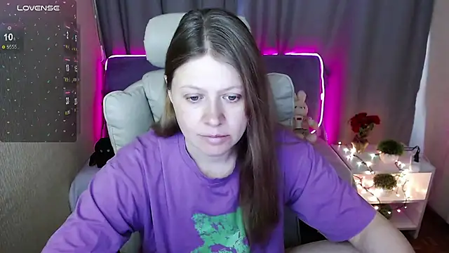 Snapshot of alekasamui chatting on 03/17/25, 04:40 alekasamui online show from 03/17/25, 04:40