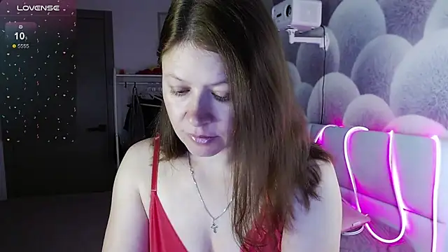 Snapshot of alekasamui chatting on 09/21/25, 09:05 alekasamui online show from 09/21/25, 09:05