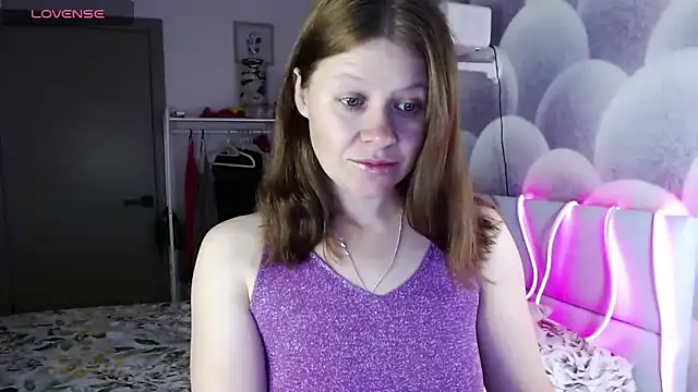 Snapshot of alekasamui chatting on 09/25/25, 09:29 alekasamui online show from 09/25/25, 09:29