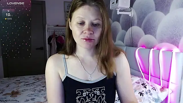 Snapshot of alekasamui chatting on 10/19/25, 10:10 alekasamui online show from 10/19/25, 10:10