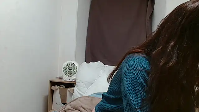 desirmiss1 online show from 12/16/25, 07:57