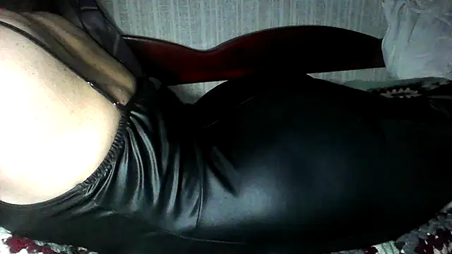 Alma Evelynne online show from 12/15/25, 08:24