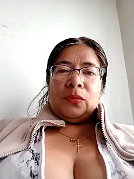   valentina18 online show from 12/15/24, 01:43