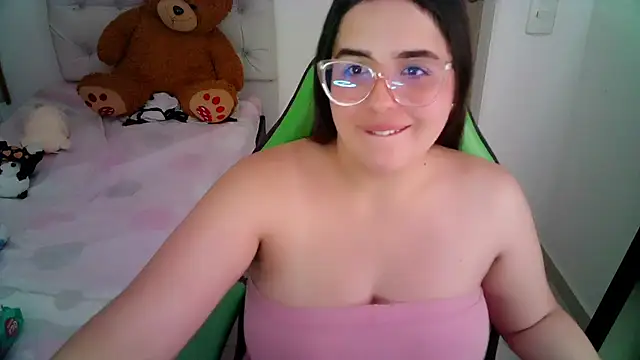 Snapshot of _alicia_z chatting on 12/01/24, 05:57 alicia z online show from 12/01/24, 05:57