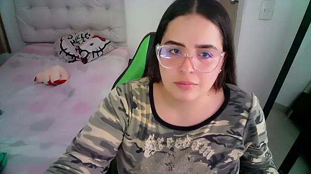 Snapshot of _alicia_z chatting on 12/02/24, 05:48 alicia z online show from 12/02/24, 05:48