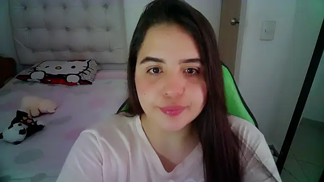 Snapshot of _alicia_z chatting on 12/14/24, 05:47 alicia z online show from 12/14/24, 05:47