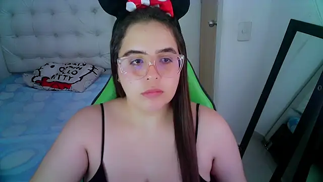 Snapshot of _alicia_z chatting on 12/17/24, 09:16 alicia z online show from 12/17/24, 09:16