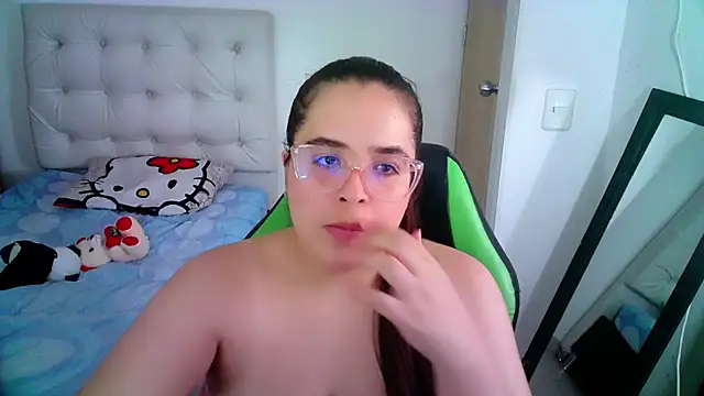 Snapshot of _alicia_z chatting on 12/20/24, 06:45 alicia z online show from 12/20/24, 06:45