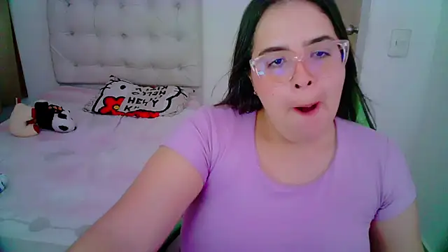 Snapshot of _alicia_z chatting on 12/27/24, 08:39 alicia z online show from 12/27/24, 08:39