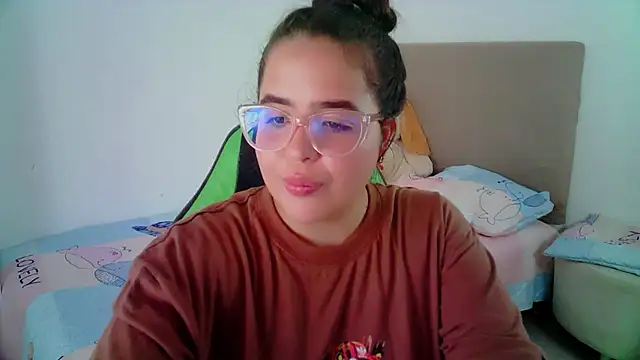 Snapshot of _alicia_z chatting on 01/14/25, 05:45 alicia z online show from 01/14/25, 05:45