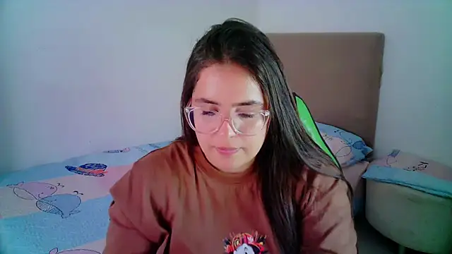 Snapshot of _alicia_z chatting on 01/14/25, 11:58 alicia z online show from 01/14/25, 11:58