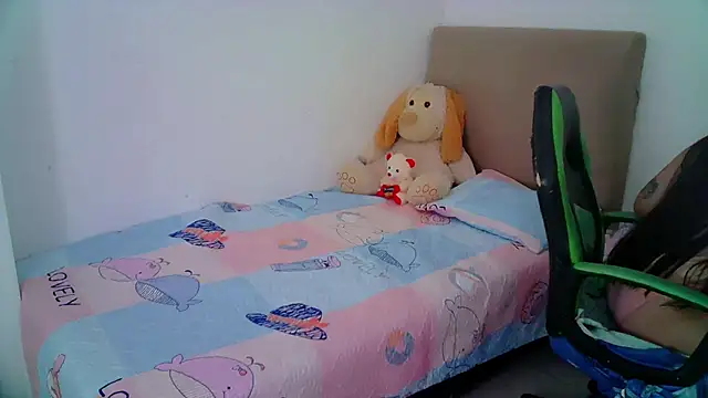 Snapshot of _alicia_z chatting on 01/18/25, 05:59 alicia z online show from 01/18/25, 05:59