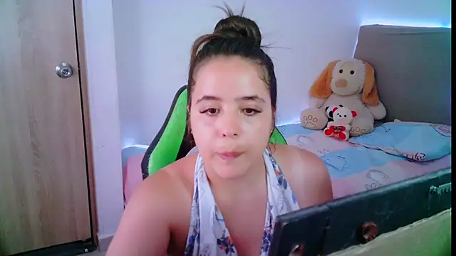 Snapshot of _alicia_z chatting on 01/31/25, 06:14 alicia z online show from 01/31/25, 06:14