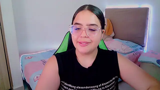 Snapshot of _alicia_z chatting on 02/06/25, 08:56 alicia z online show from 02/06/25, 08:56