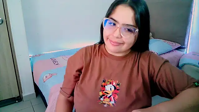 Snapshot of _alicia_z chatting on 02/08/25, 05:50 alicia z online show from 02/08/25, 05:50