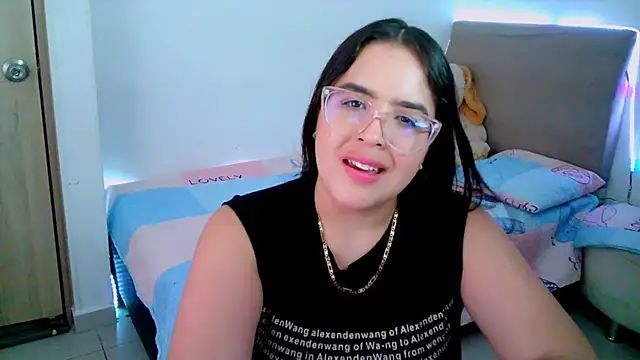 Snapshot of _alicia_z chatting on 02/14/25, 11:31 alicia z online show from 02/14/25, 11:31