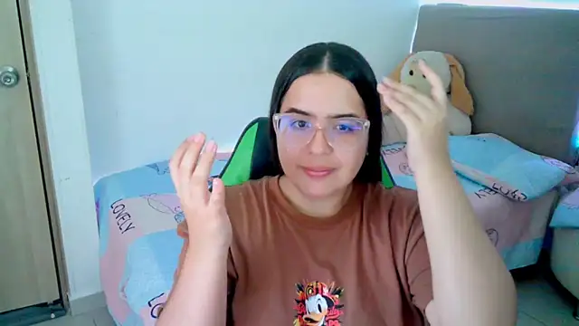 Snapshot of _alicia_z chatting on 02/18/25, 11:41 alicia z online show from 02/18/25, 11:41