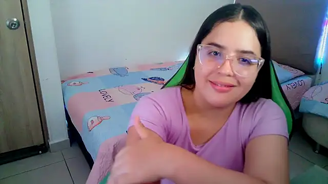 Snapshot of _alicia_z chatting on 02/22/25, 12:16 alicia z online show from 02/22/25, 12:16