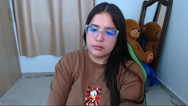 Snapshot of _alicia_z chatting on 02/23/25, 08:11 alicia z online show from 02/23/25, 08:11