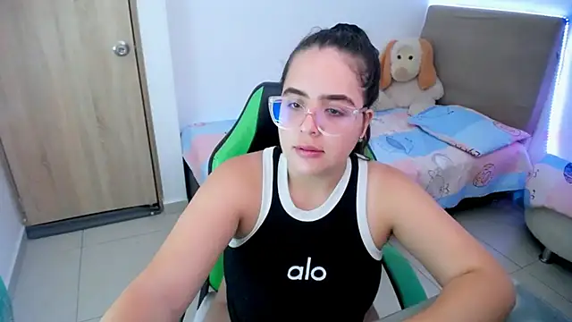 Snapshot of _alicia_z chatting on 02/26/25, 09:58 alicia z online show from 02/26/25, 09:58