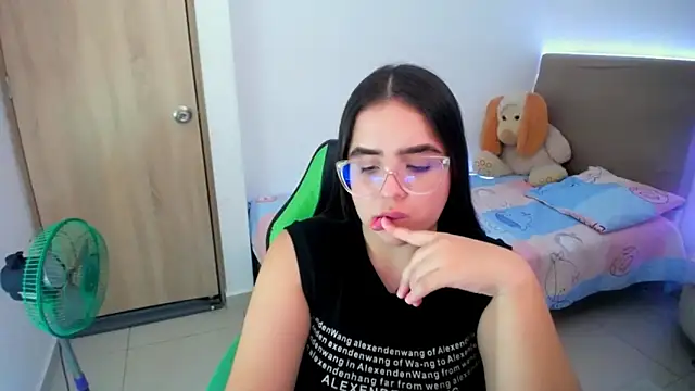 Snapshot of _alicia_z chatting on 02/28/25, 09:44 alicia z online show from 02/28/25, 09:44