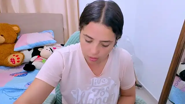 Snapshot of _alicia_z chatting on 02/05/26, 04:39 alicia z online show from 02/05/26, 04:39