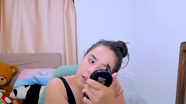 Snapshot of _alicia_z chatting on 02/06/26, 04:06 alicia z online show from 02/06/26, 04:06